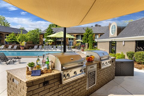Hurstbourne Grand Apartments Louisville outdoor grills and chef's kitchen