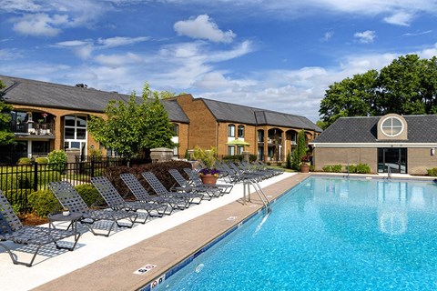 Hurstbourne Grand Apartments Louisville poolside lounge space