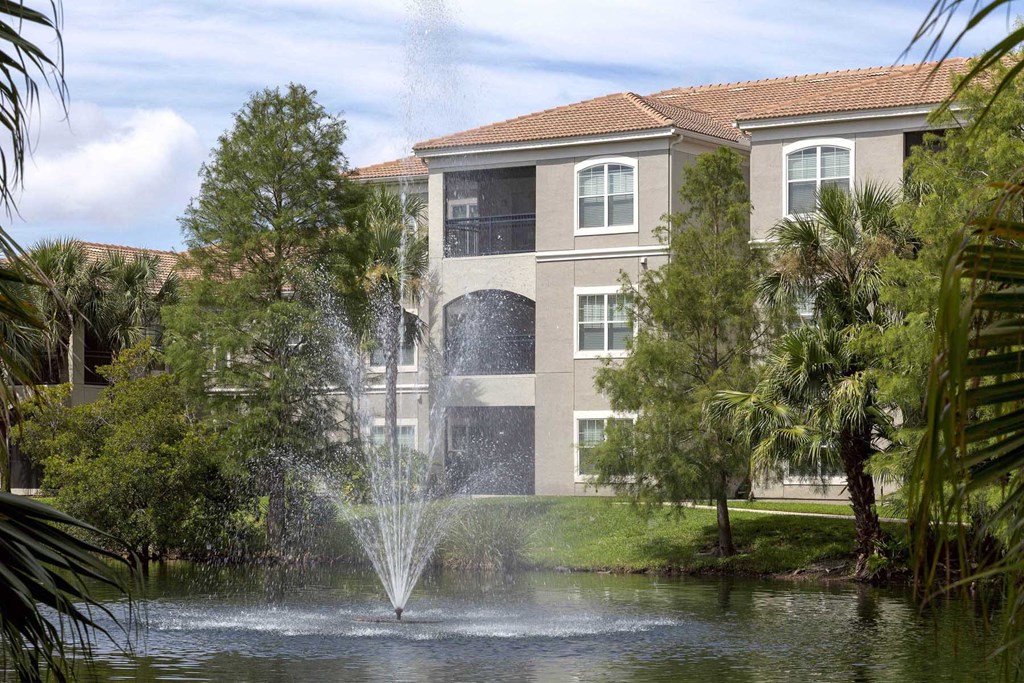 Sanford Lake's Edge Apartments fountain view