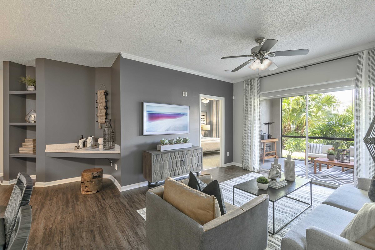 Lake's Edge Apartments