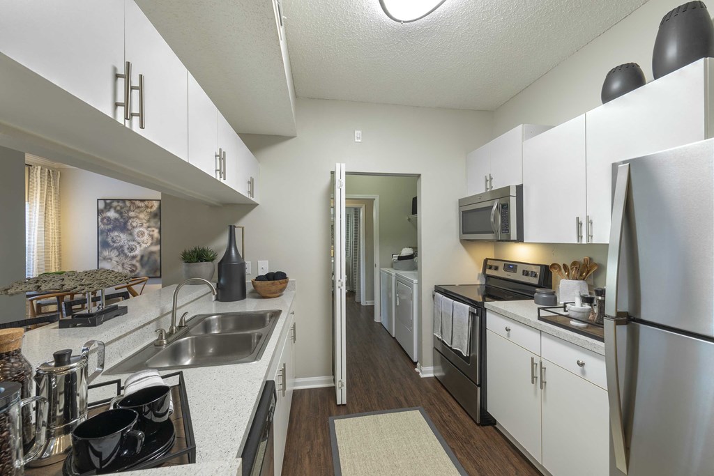 Sanford Lake's Edge Apartments kitchen with modern appliances