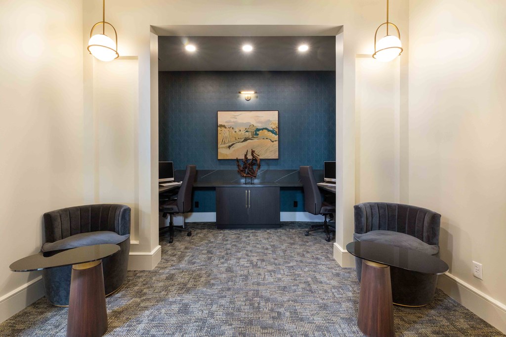 Louisville Plainview Apartments business lounge and shared workspace
