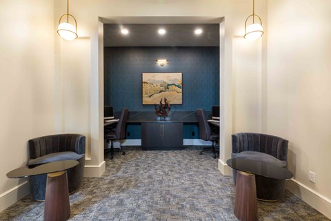 Louisville Plainview Apartments business lounge and shared workspace