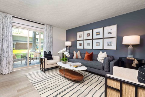 Louisville Kentucky Plainview Apartments Spacious Living Room