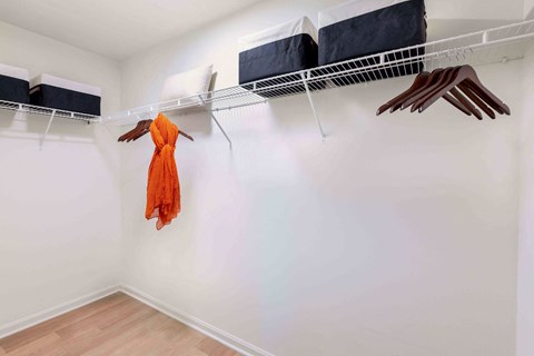 Louisville Kentucky Plainview Apartments Spacious Closet