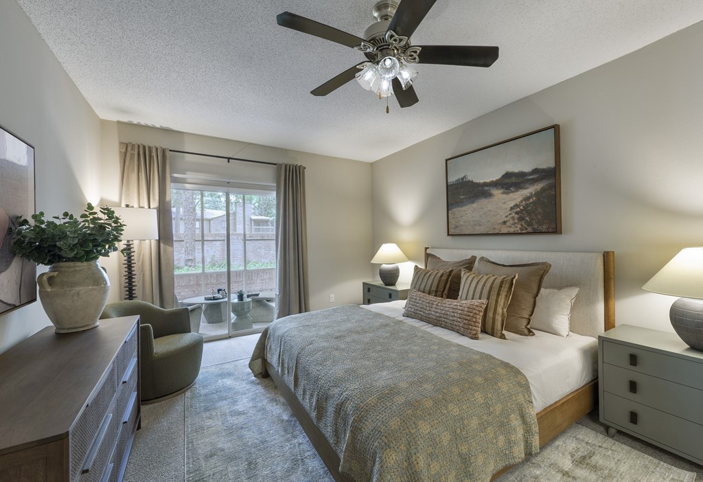 Longwood Sabal Park Apartments primary bedroom with patio access