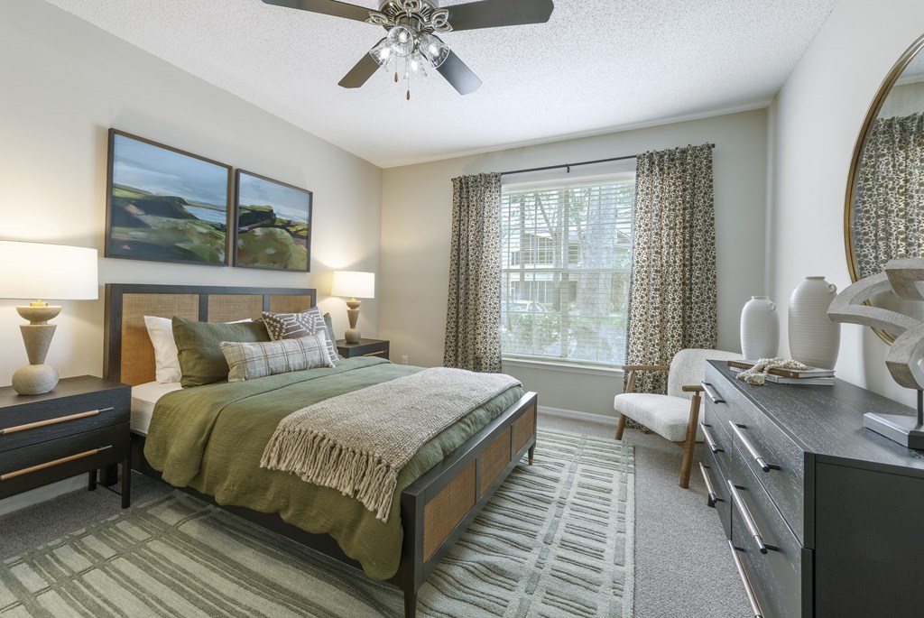 Longwood Sabal Park Apartments secondary bedroom with ceiling fan