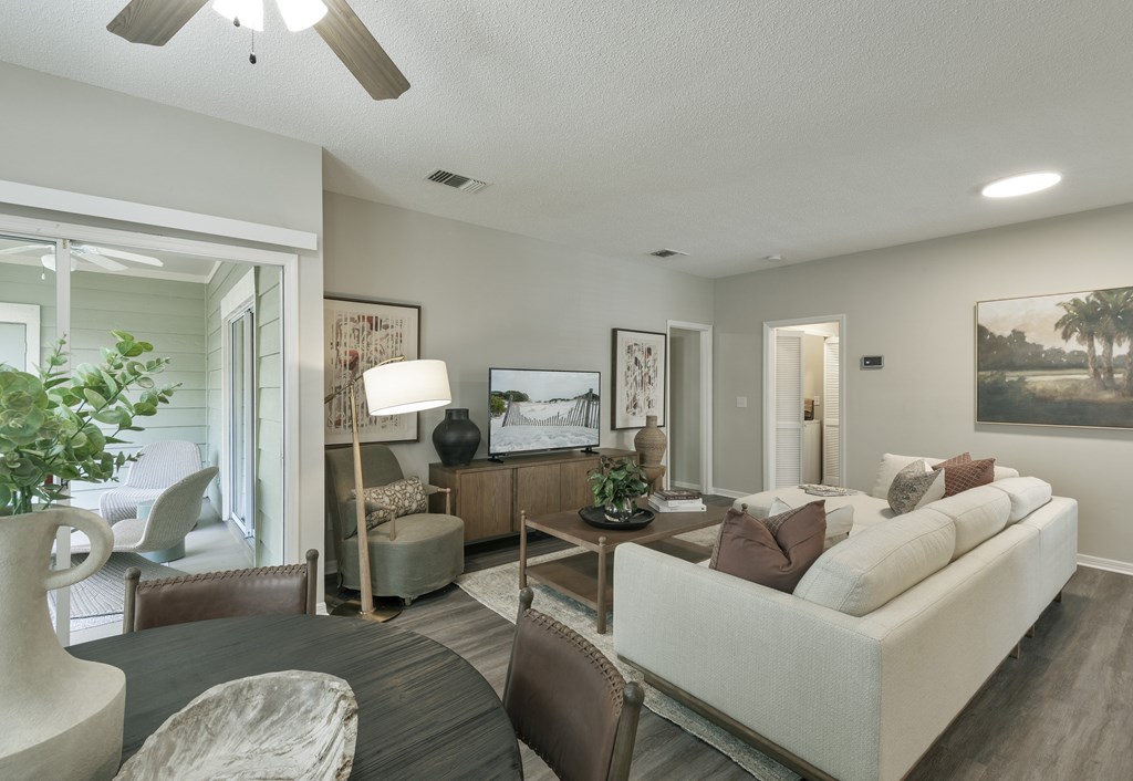 Longwood Sabal Park Apartments living room and patio entrance