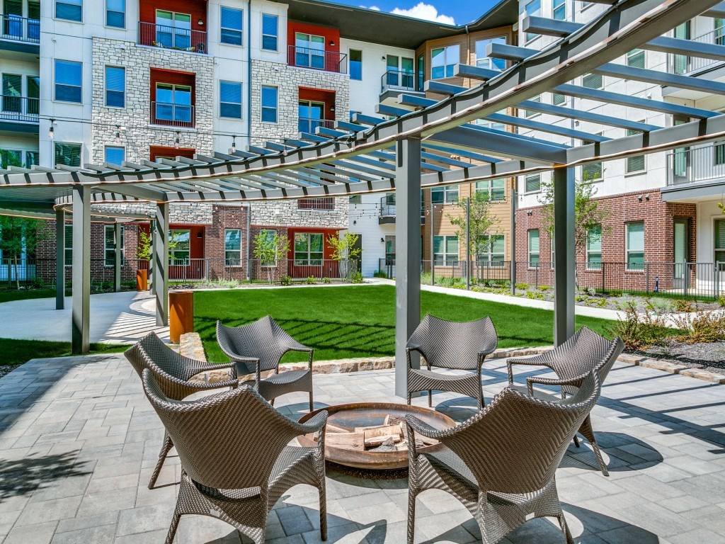 Sagemont Apartments Irving Texas outdoor fire pit with lounge seating