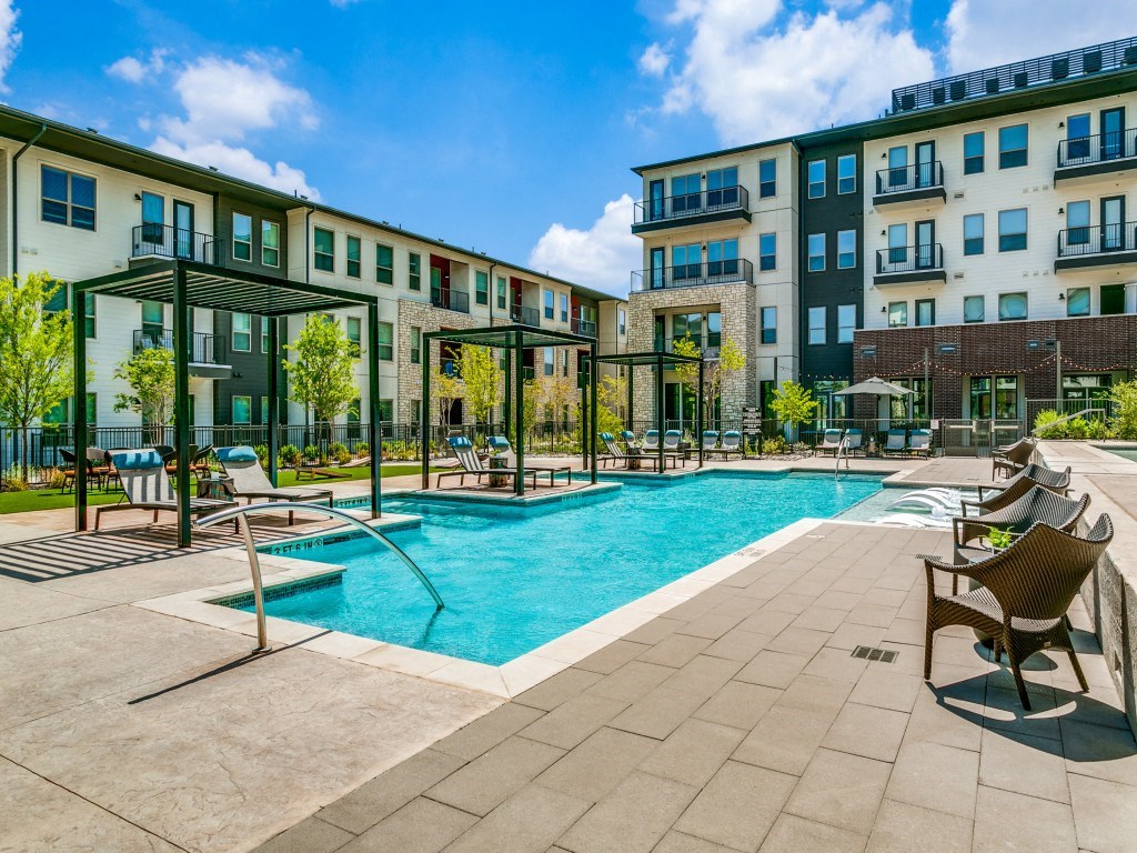 Sagemont Apartments Irving Texas resort-style swimming pool with expansive sundeck