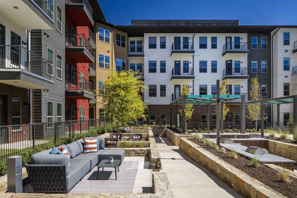 Sagemont Apartments Irving Texas  Outdoor Chef's Kitchen and Lounge