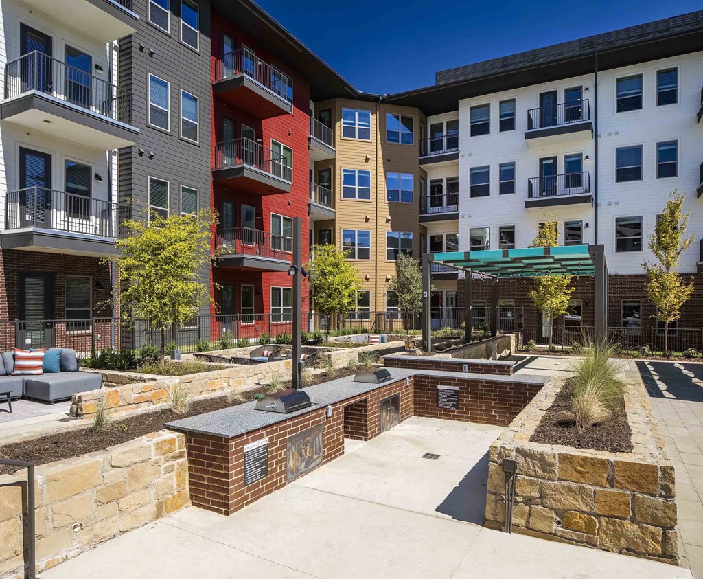 Sagemont Apartments Irving Texas Outdoor chef’s kitchen and grills