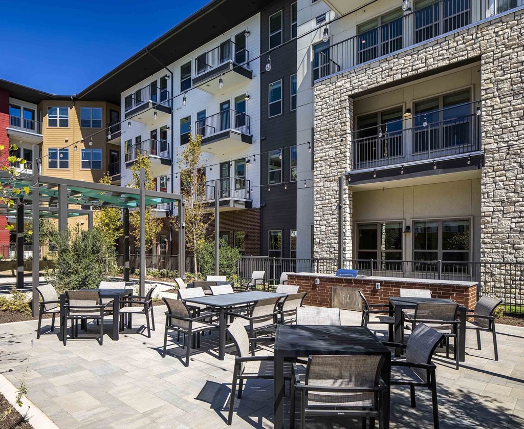 Sagemont Apartments Irving Texas Outdoor chef’s kitchen and grills