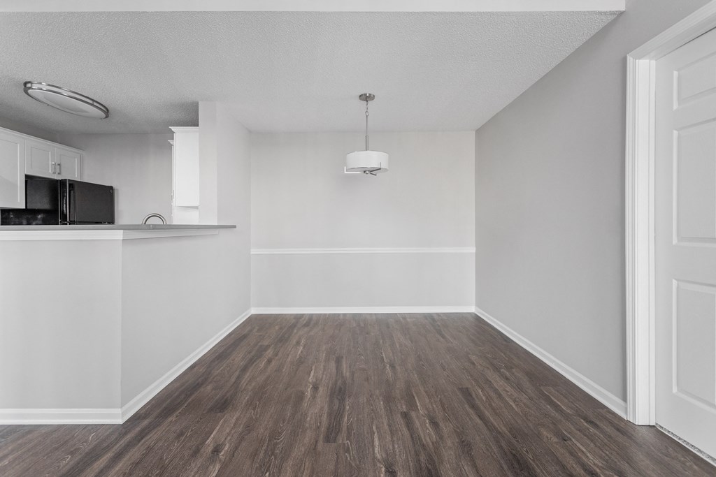 Indianapolis The Lakes Apartments dining area