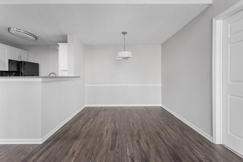 Indianapolis The Lakes Apartments dining area