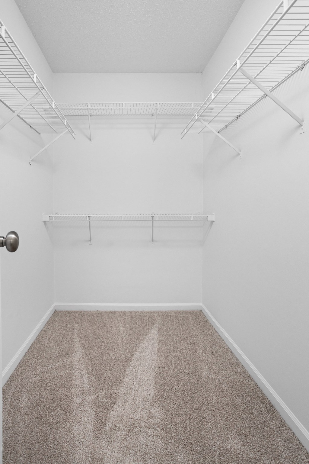 Indianapolis The Lakes Apartments spacious walk-in closet