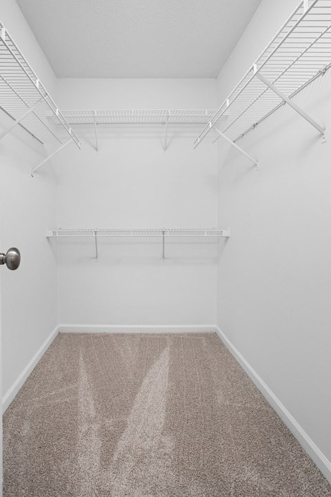 Indianapolis The Lakes Apartments spacious walk-in closet