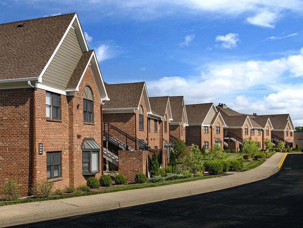 The Overlook at St. Thomas Apartments Louisville building exteriors and walkways