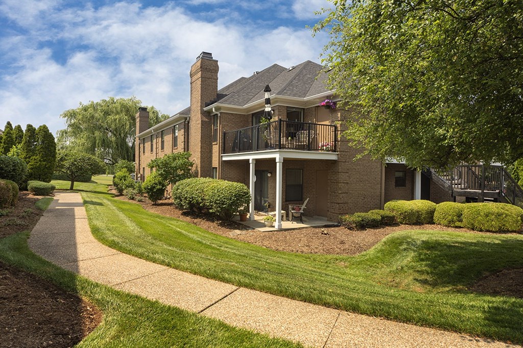 The Willows Apartments Louisville beautifully landscaped ground and walkways