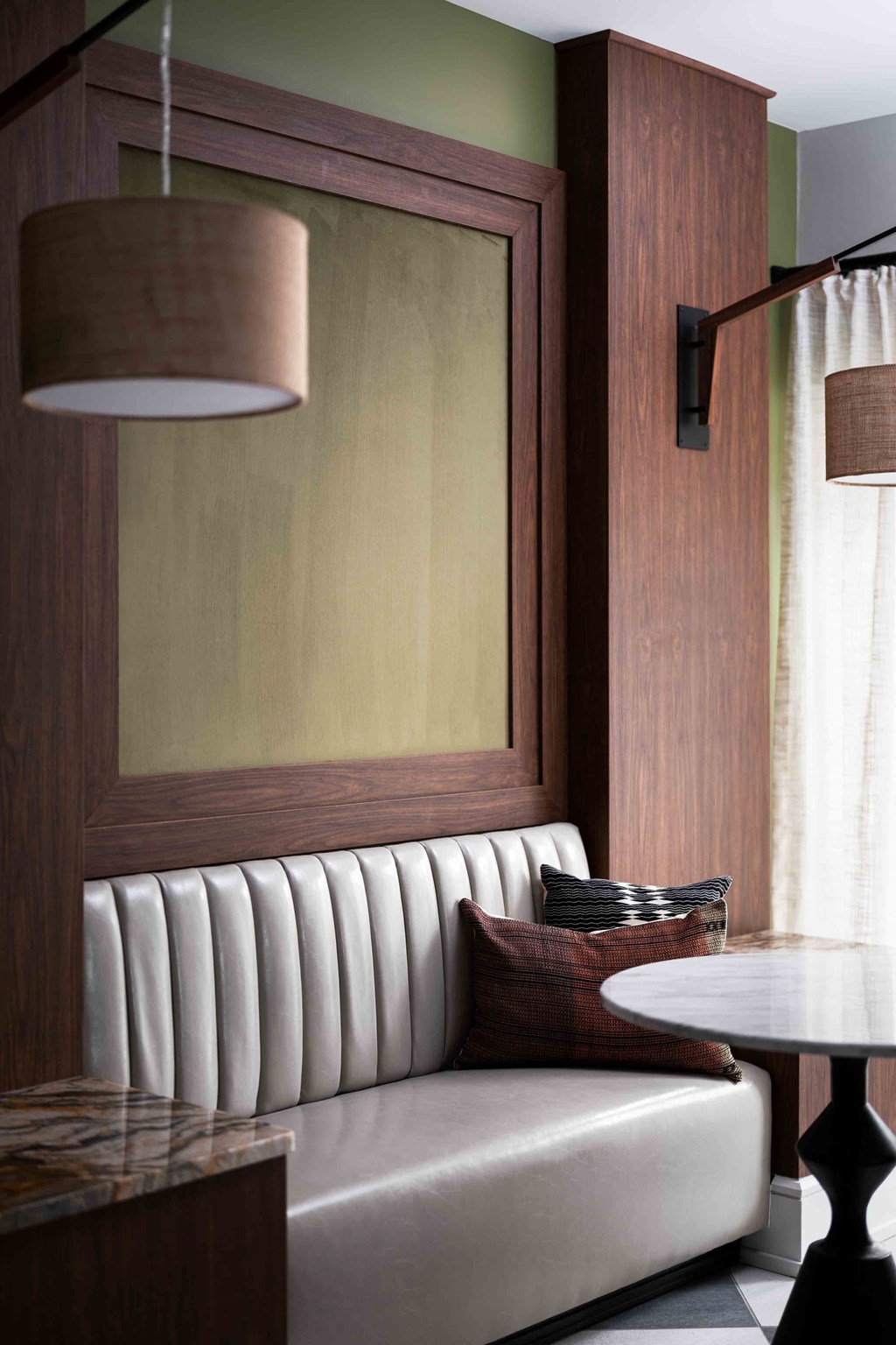 Hurstbourne Grand Apartments Louisville resident lounge seating