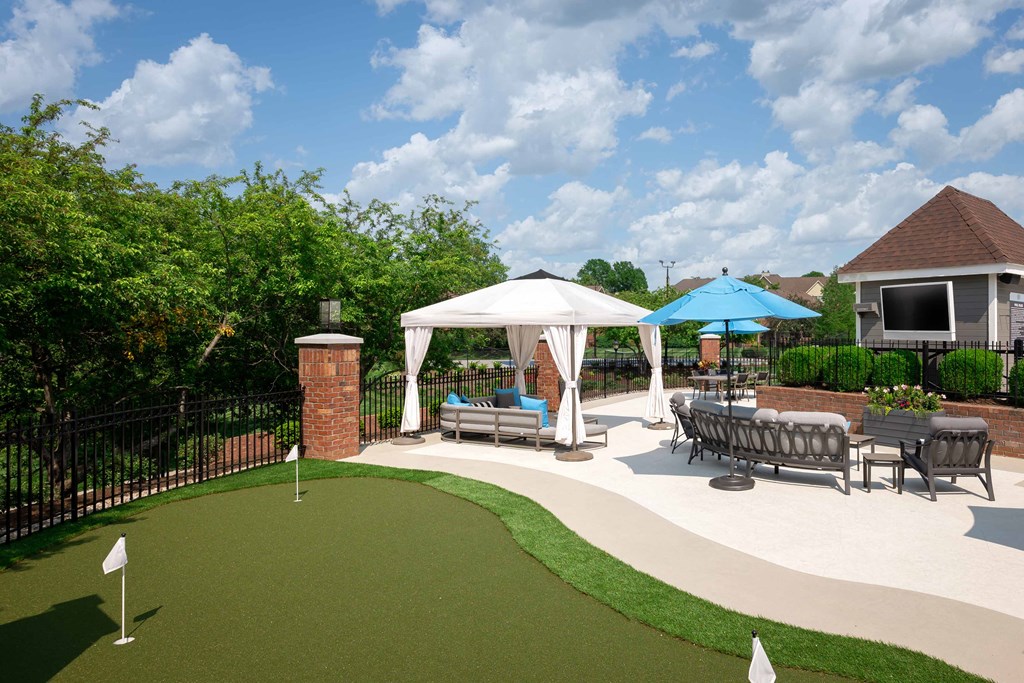 The Overlook at St. Thomas Apartments Louisville putting green and outdoor lounge space