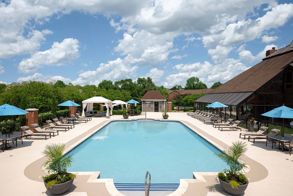 The Overlook at St. Thomas Apartments Louisville resort-style pool