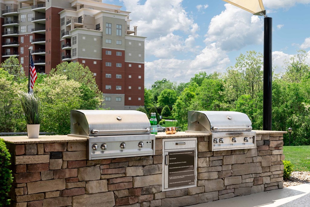 The Overlook at St. Thomas Apartments Louisville outdoor grills