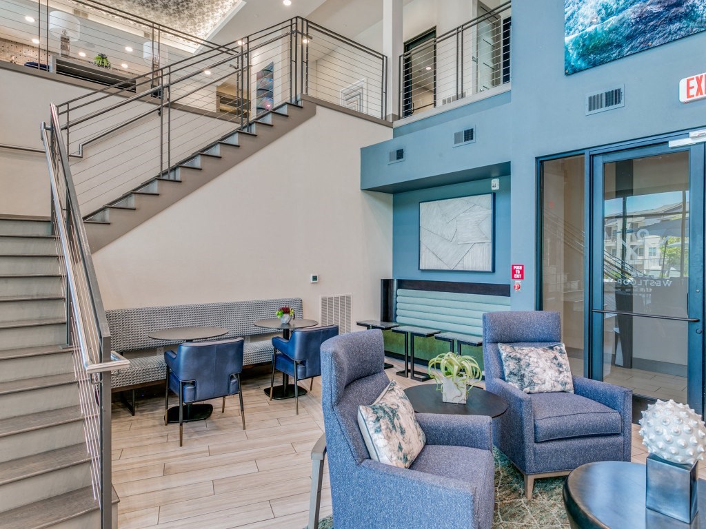 Westloop at the Diamond Interchange Irving, TX spacious two-story resident lounge
