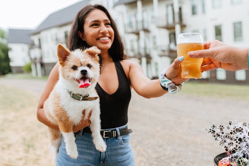 Upton Oxmoor Apartments Louisville pet-friendly community