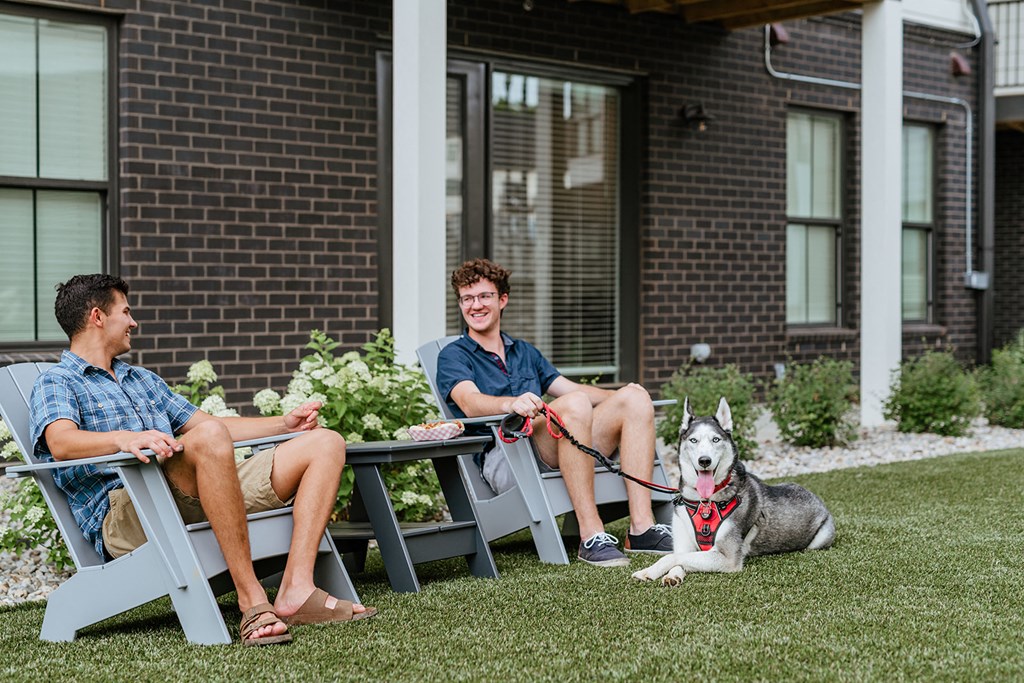 Upton Oxmoor Apartments Louisville outdoor lounge area