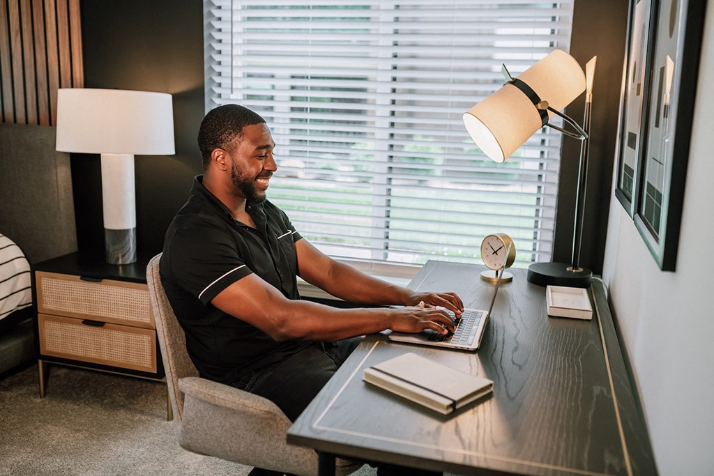 Hurstbourne Grand Apartments Louisville home office space