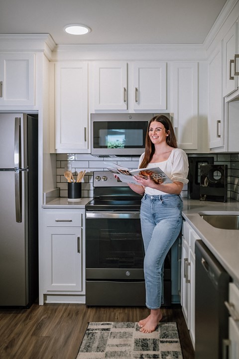 Hurstbourne Grand Apartments Louisville modern kitchen with quartz countertops and slate appliances