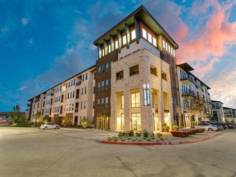 the building in which the hotel is located