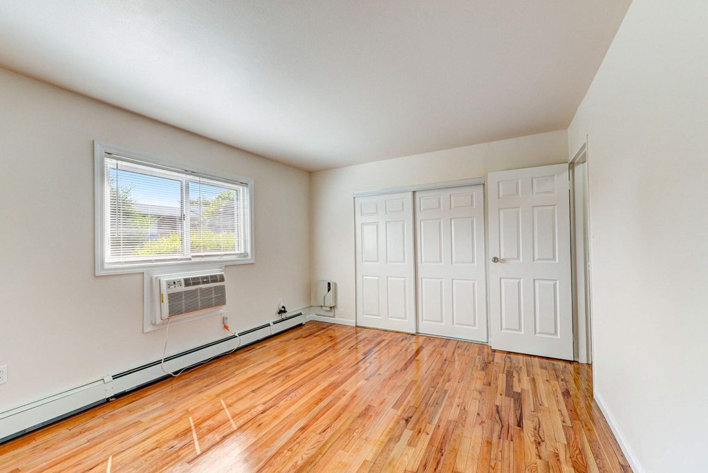 Large Living Room Area
Hardwood Floors