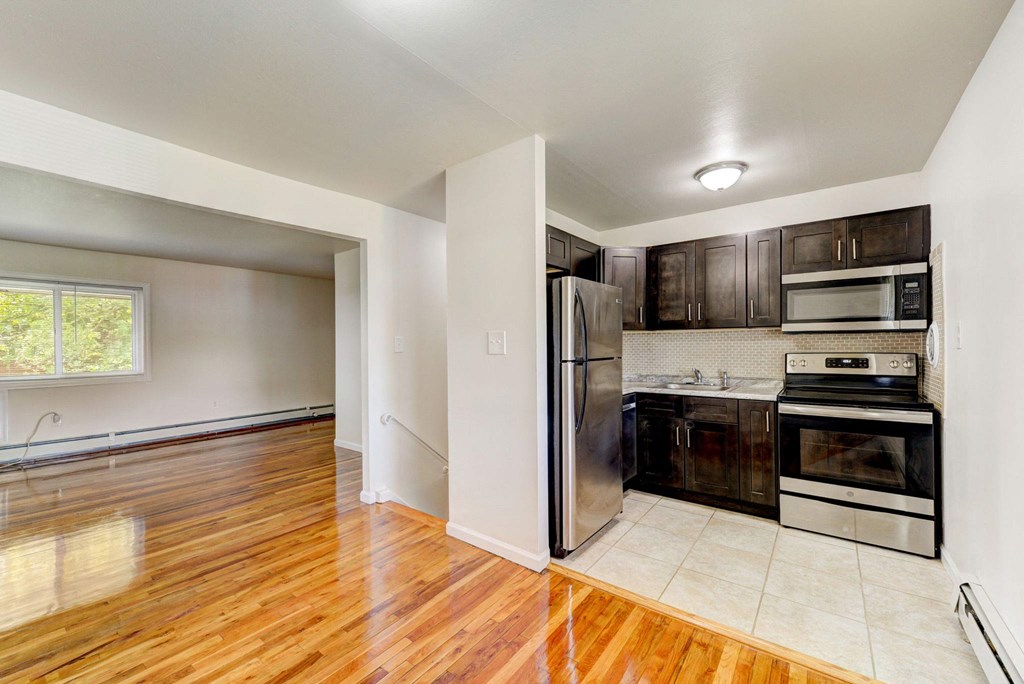 Updated Kitchen 
Stainless Steel Appliances