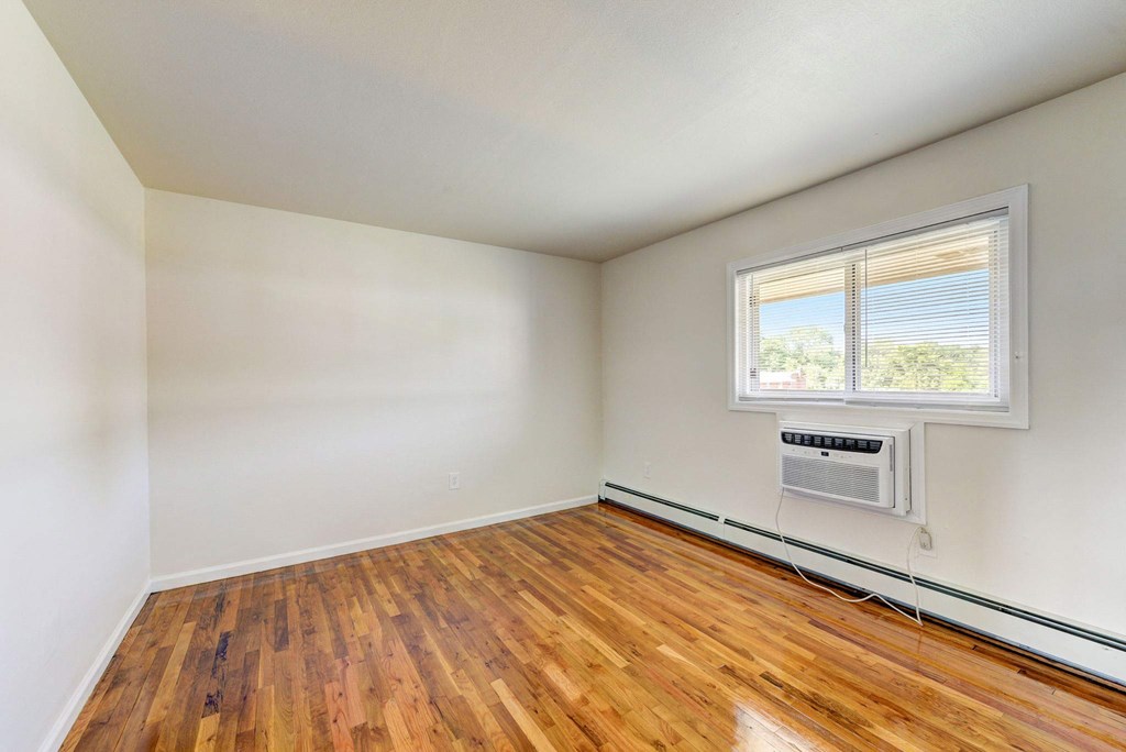 Ample Bedroom
Hard Wood Floors Ample Bedroom
Hard Wood Floors