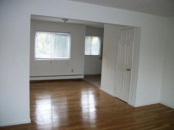 272 Ward Avenue 1-2 Beds Apartment for Rent - Photo Gallery 2
