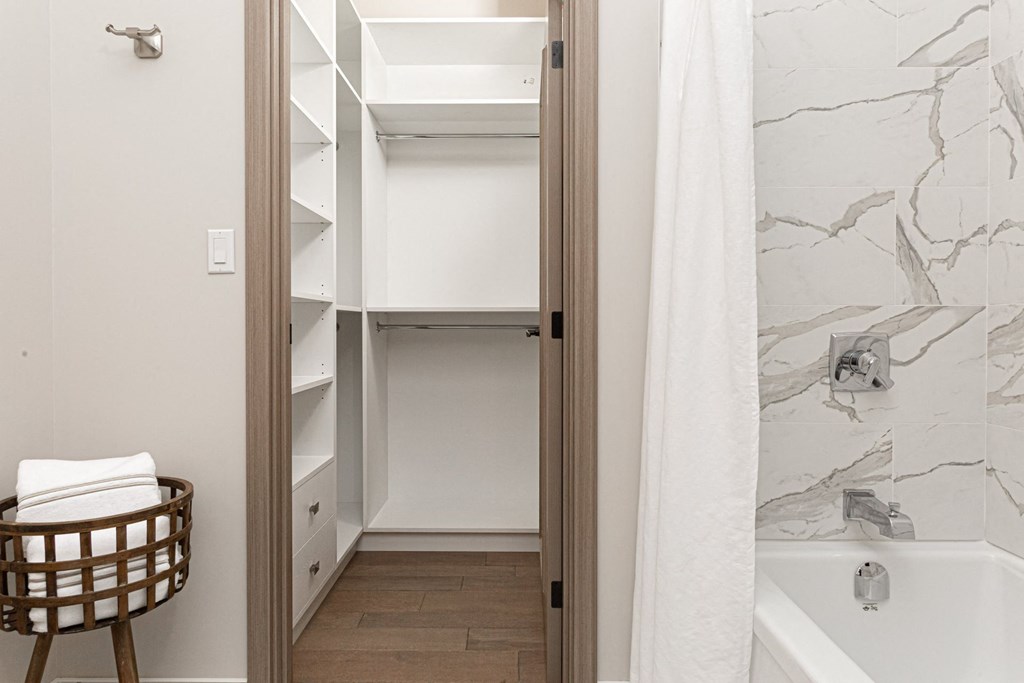 847 Development - Creekside Suites Model Suite