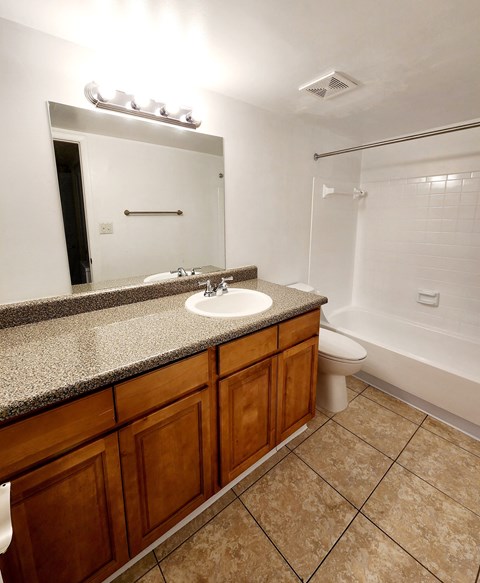 Bathroom With Bathtub at Sunscape Apartment Homes, Tampa, Florida