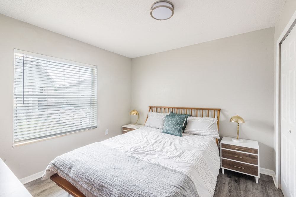 Bedroom with a bed and a window_Rolling Hills Apartments