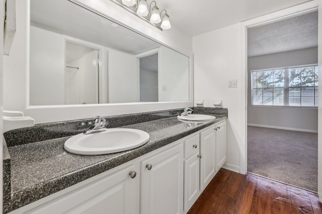 A bathroom with a sink and mirror.