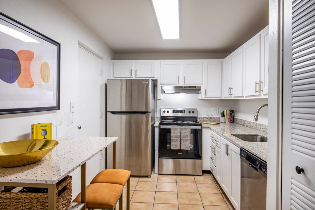 Kitchen at DEL ORO APARTMENT HOMES, Florida