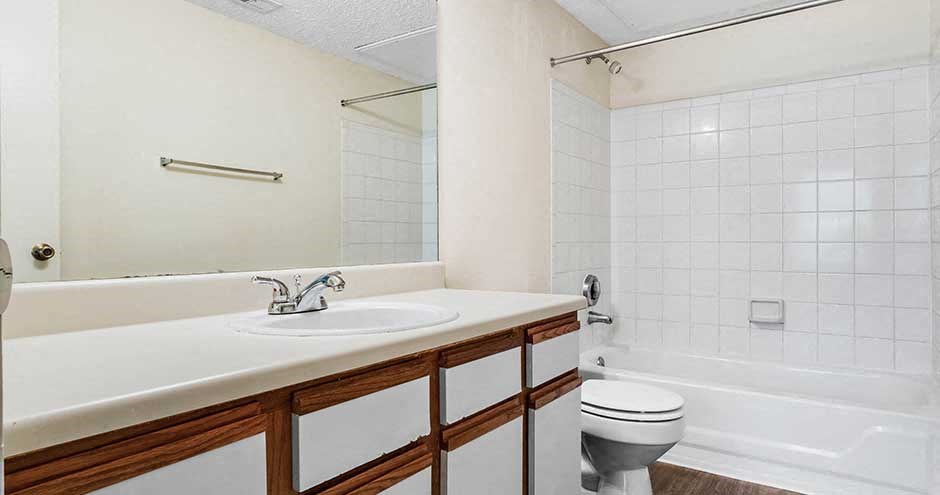 Oval Garden Tub at Newport Colony Apartment Homes, Casselberry, 32707