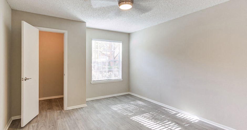 Beautiful Bright Bedroom at Newport Colony Apartment Homes, Casselberry, FL