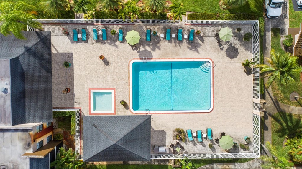 Drone Pool View at DEL ORO APARTMENT HOMES, Plantation, FL, 33313