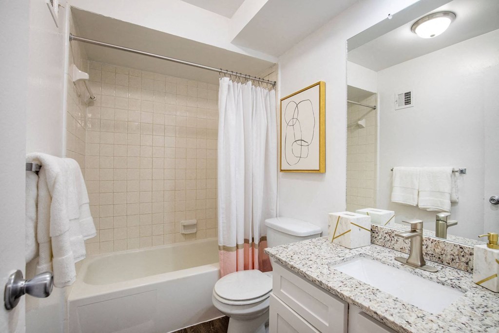 Bathroom at DEL ORO APARTMENT HOMES, Plantation