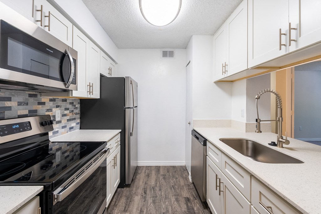 the preserve at ballantyne commons apartment kitchen with stainless steel appliances the preserve at ballantyne commons apartment kitchen with stainless steel appliances at Fisherman's Landing Apartment Homes, Tampa, 33637