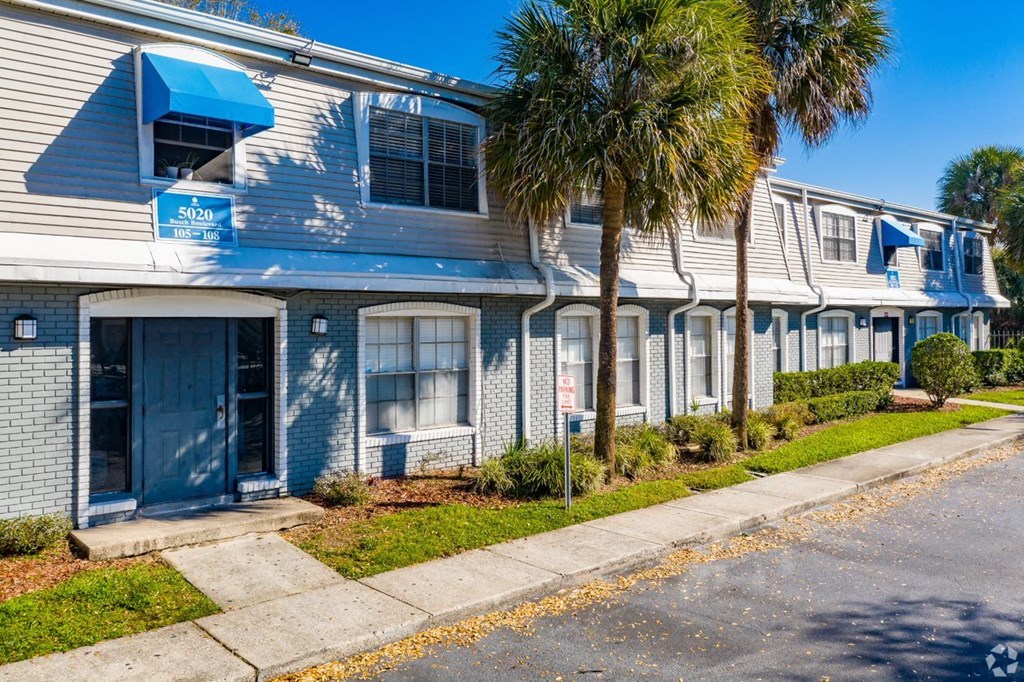 Courtyard View at The Park at Chesterfield Apartment Homes, Tampa, 33617