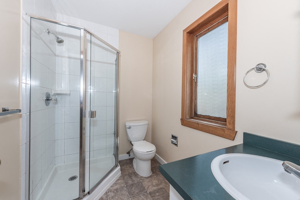 the ensuite bathroom of slipway 21, a holiday rental in rock, cornwall
