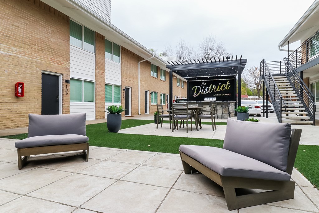 the district at highland village courtyard